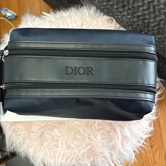 Dior nwot Navy and Black Toiletry Bag - Picture 7 of 12